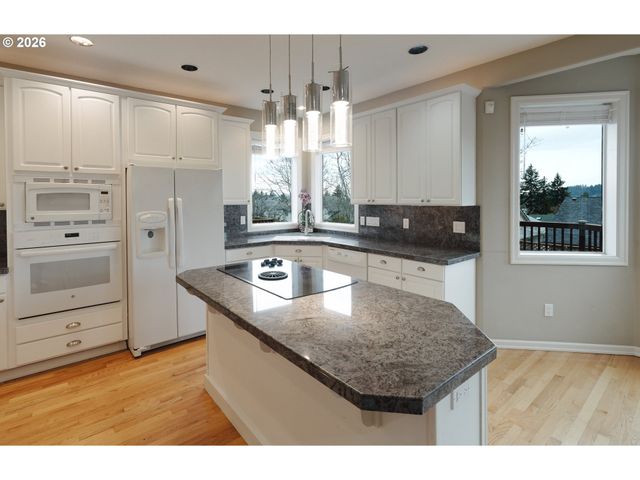11041 Se HENDERSON Dr, Portland, OR 97266