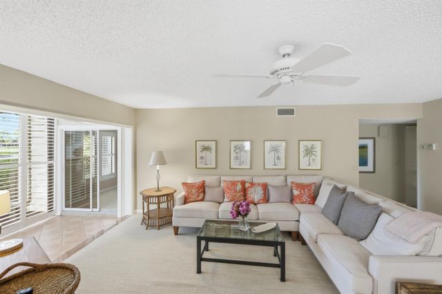 6404 SE Brandywine Court 104, Stuart, FL 34997