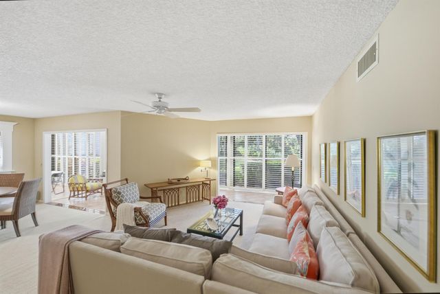 6404 SE Brandywine Court 104, Stuart, FL 34997