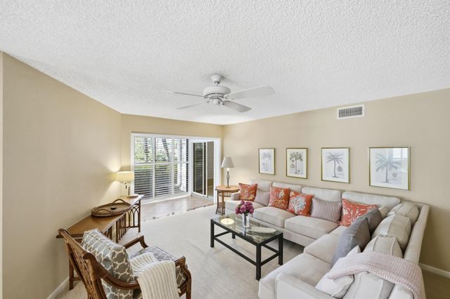 6404 SE Brandywine Court 104, Stuart, FL 34997