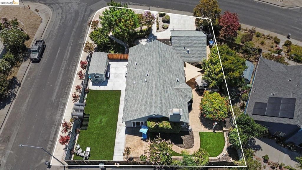 Image 11 of property listing at 1760 Domaine Way, Oakley, CA 94561