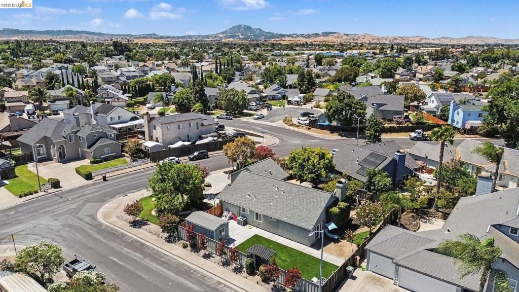 Image 12 of property listing at 1760 Domaine Way, Oakley, CA 94561