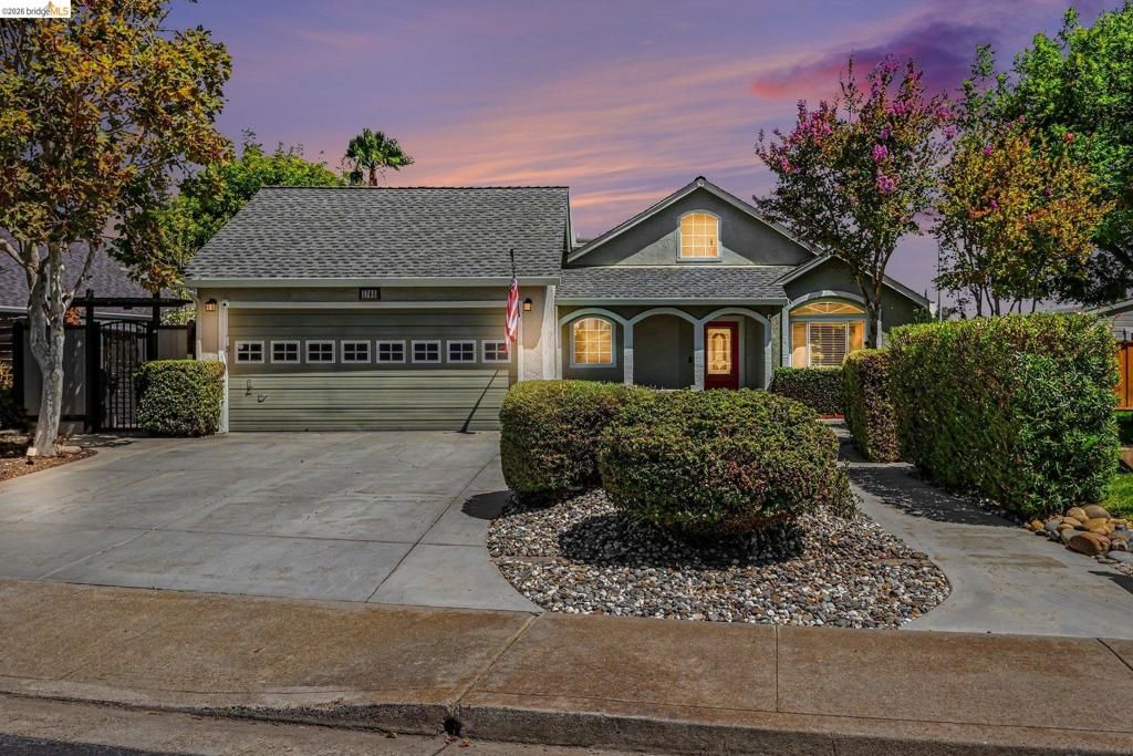 Image 16 of property listing at 1760 Domaine Way, Oakley, CA 94561