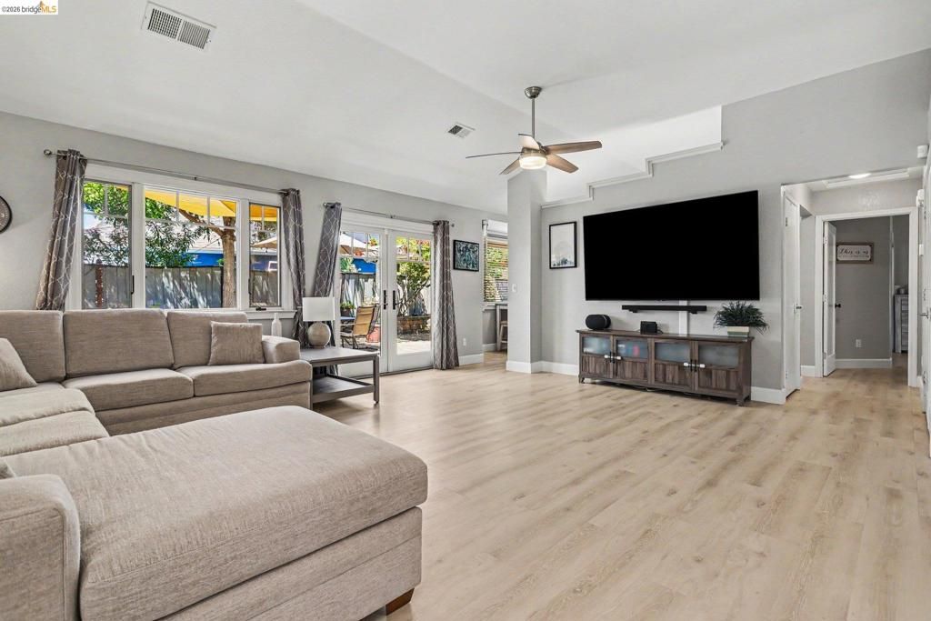 Image 21 of property listing at 1760 Domaine Way, Oakley, CA 94561