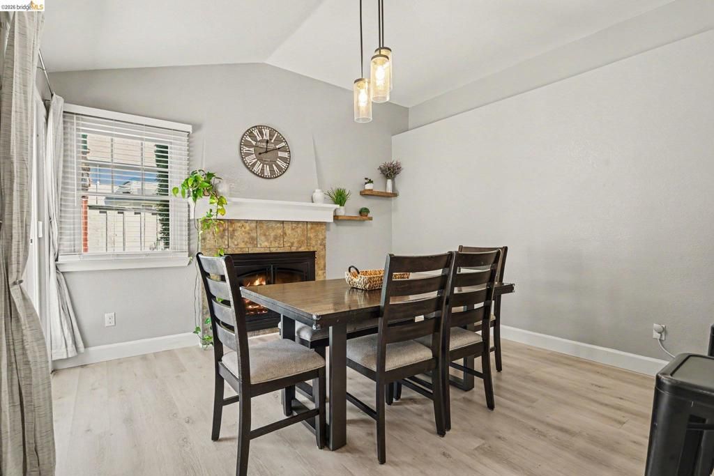 Image 22 of property listing at 1760 Domaine Way, Oakley, CA 94561