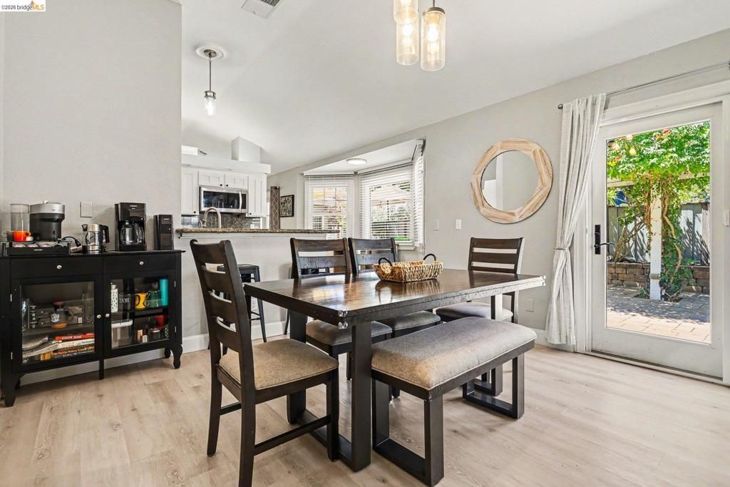 Image 23 of property listing at 1760 Domaine Way, Oakley, CA 94561