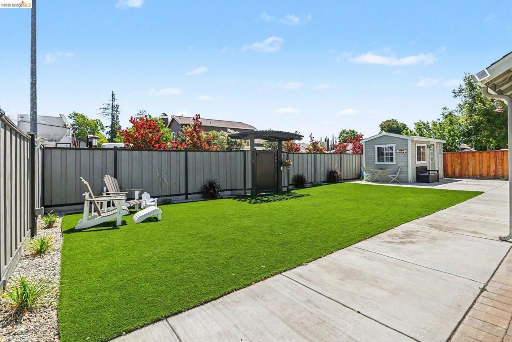 Image 5 of property listing at 1760 Domaine Way, Oakley, CA 94561