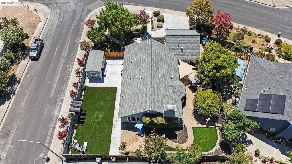Image 9 of property listing at 1760 Domaine Way, Oakley, CA 94561