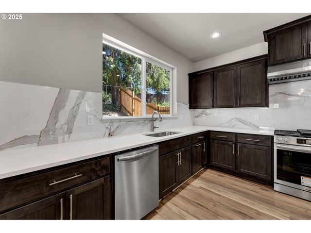 6107 Ne 45th Ct, Vancouver, WA 98661