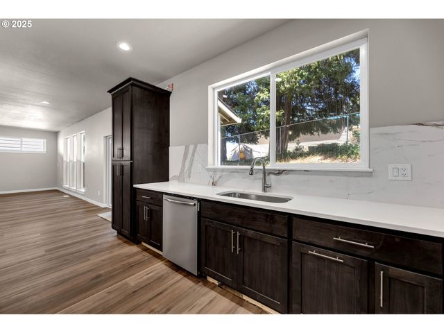 6107 Ne 45th Ct, Vancouver, WA 98661