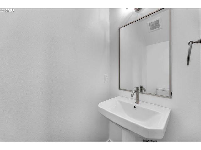 6107 Ne 45th Ct, Vancouver, WA 98661