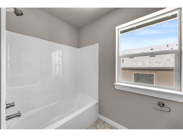 6107 Ne 45th Ct, Vancouver, WA 98661