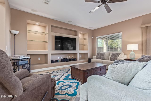 1864 W BUCKHORN Trail, Phoenix, AZ 85085