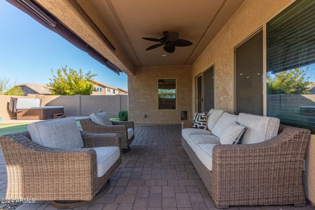 1864 W BUCKHORN Trail, Phoenix, AZ 85085