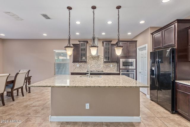 1864 W BUCKHORN Trail, Phoenix, AZ 85085