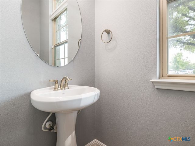 225 Kirkhill Street, Hutto, TX 78634