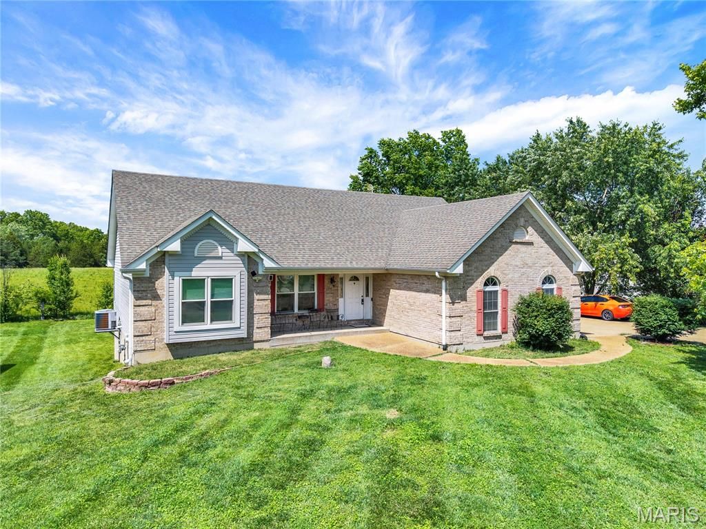 215 Candlewick Drive, Pacific, MO 63069