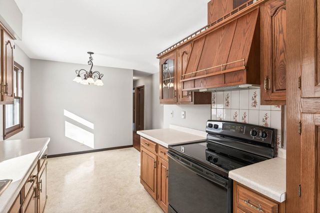 6381 Rath Drive, Woodbury, MN 55125