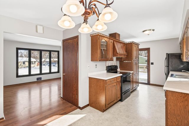 6381 Rath Drive, Woodbury, MN 55125