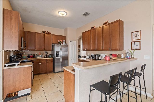 8968 NW 180th Ter, Hialeah, FL 33018