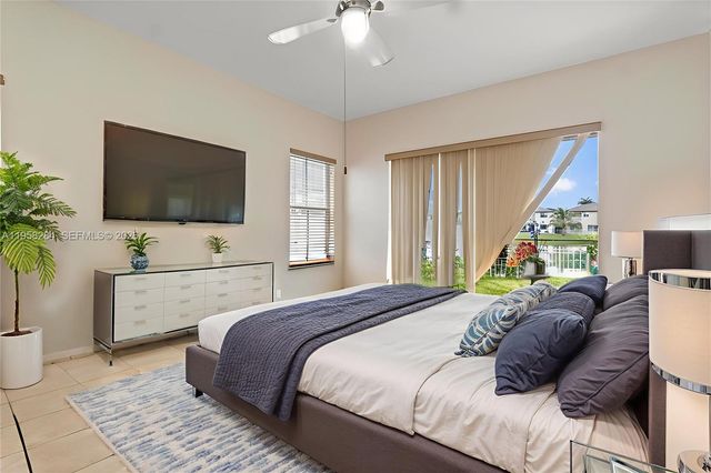 8968 NW 180th Ter, Hialeah, FL 33018