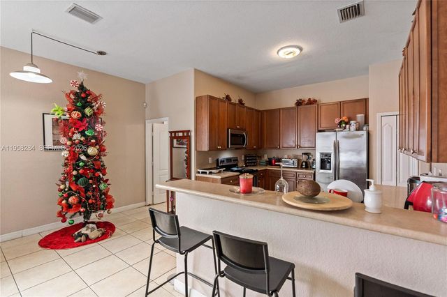 8968 NW 180th Ter, Hialeah, FL 33018