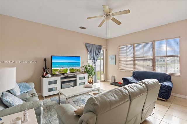 8968 NW 180th Ter, Hialeah, FL 33018