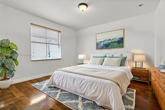 8968 NW 180th Ter, Hialeah, FL 33018