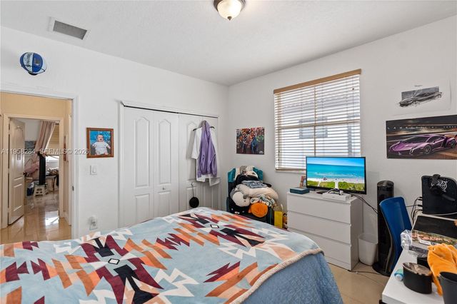 8968 NW 180th Ter, Hialeah, FL 33018