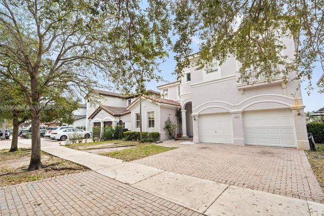 8968 NW 180th Ter, Hialeah, FL 33018