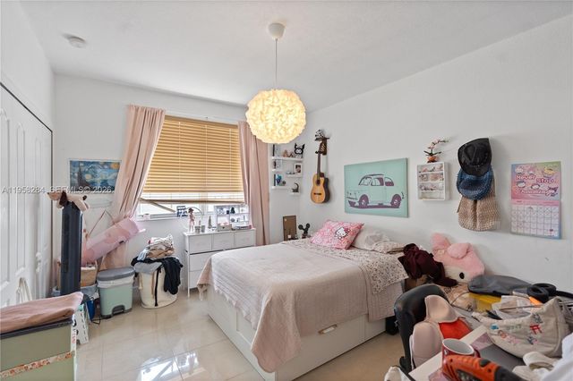 8968 NW 180th Ter, Hialeah, FL 33018