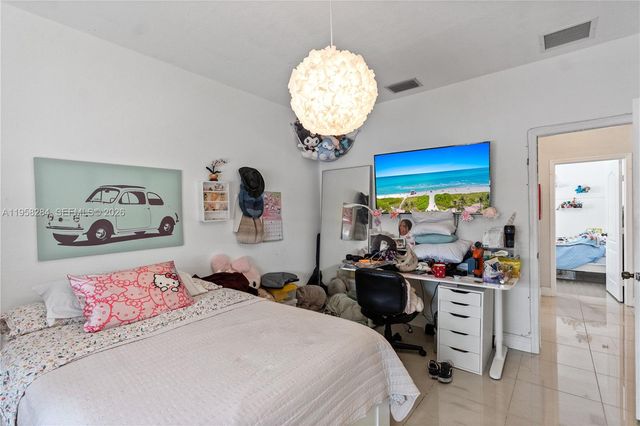 8968 NW 180th Ter, Hialeah, FL 33018