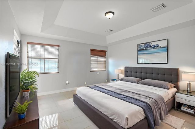 8968 NW 180th Ter, Hialeah, FL 33018