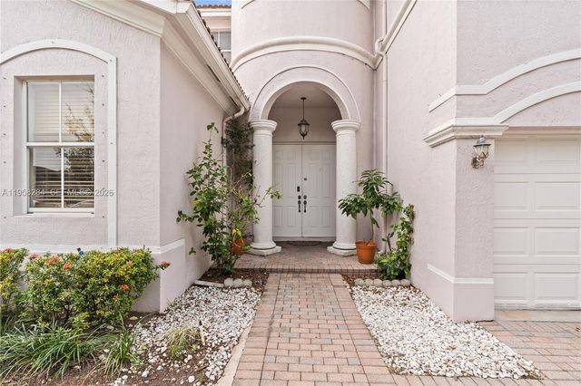 8968 NW 180th Ter, Hialeah, FL 33018