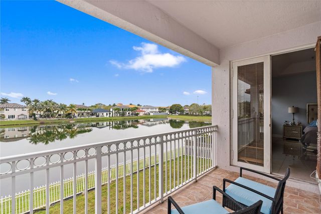 8968 NW 180th Ter, Hialeah, FL 33018