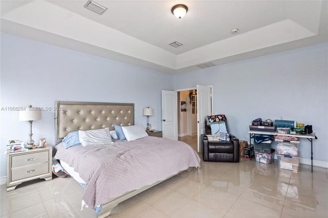 8968 NW 180th Ter, Hialeah, FL 33018