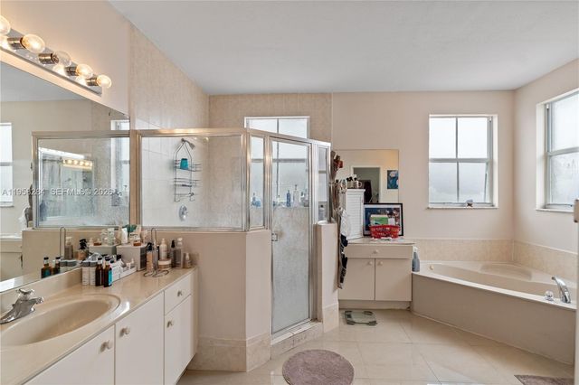 8968 NW 180th Ter, Hialeah, FL 33018