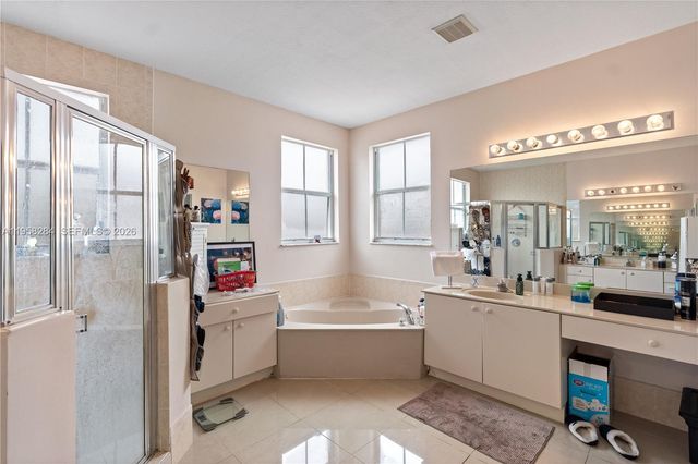 8968 NW 180th Ter, Hialeah, FL 33018