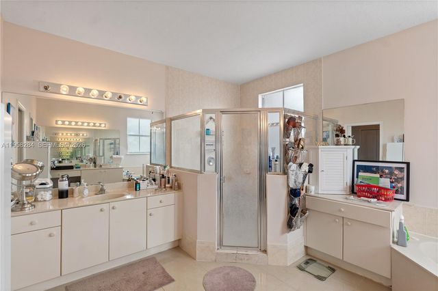 8968 NW 180th Ter, Hialeah, FL 33018