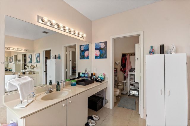 8968 NW 180th Ter, Hialeah, FL 33018