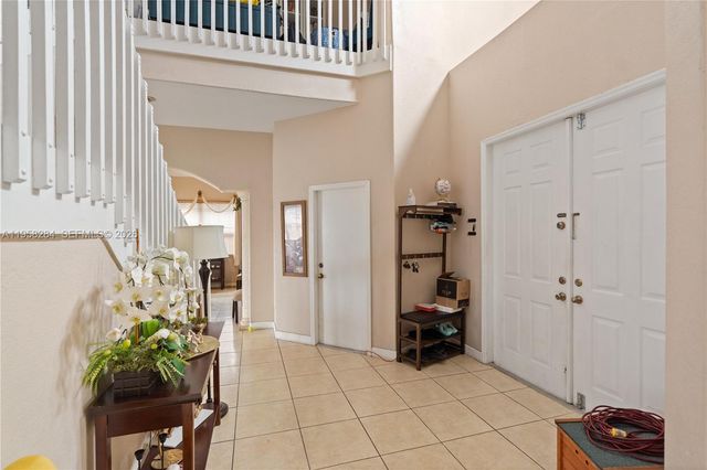 8968 NW 180th Ter, Hialeah, FL 33018