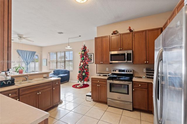 8968 NW 180th Ter, Hialeah, FL 33018