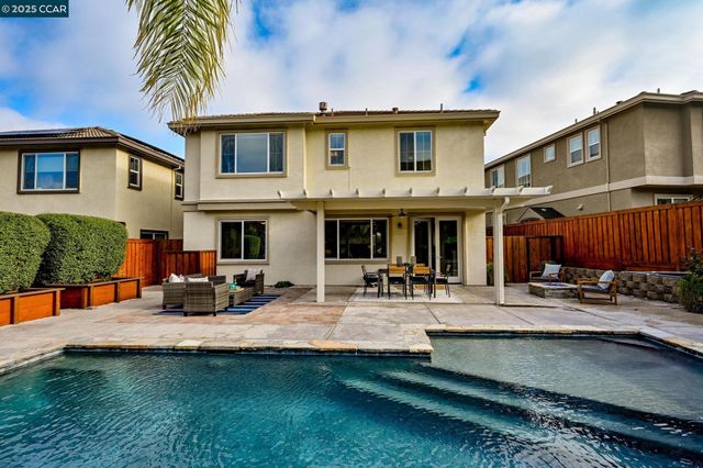 2812 Rio Seco Dr, Bay Point, CA 94565