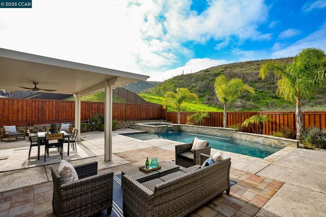 2812 Rio Seco Dr, Bay Point, CA 94565