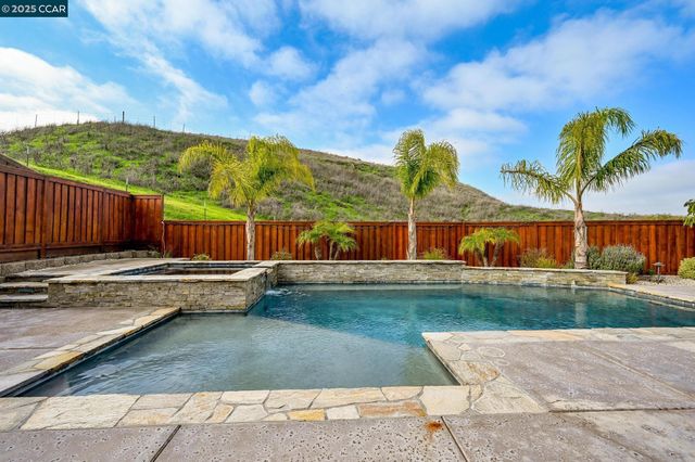 2812 Rio Seco Dr, Bay Point, CA 94565