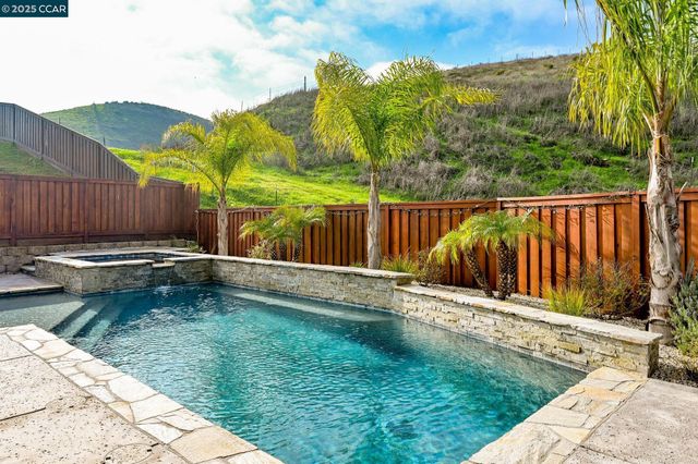 2812 Rio Seco Dr, Bay Point, CA 94565