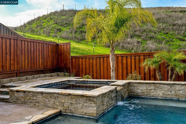 2812 Rio Seco Dr, Bay Point, CA 94565