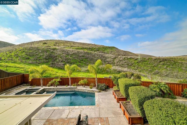 2812 Rio Seco Dr, Bay Point, CA 94565