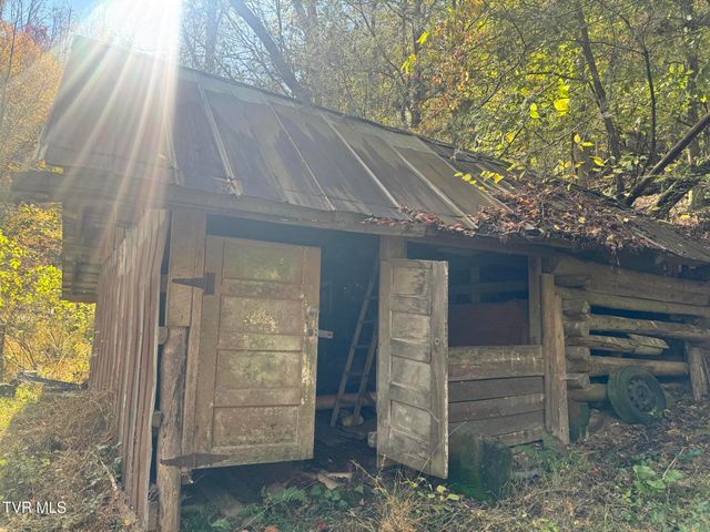 150 Little Branch Road, Flag Pond, TN 37657