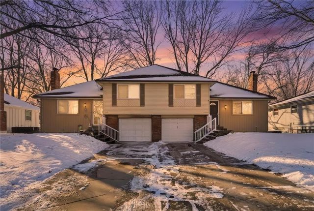 1409 - 1411 E Ridgeway Drive, Olathe, KS 66061